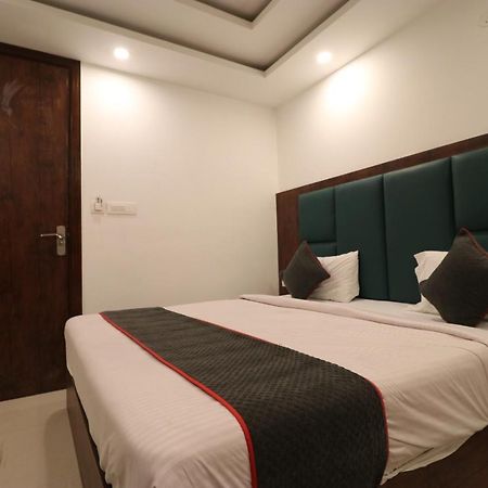 Hotel Tela Suite Plaza Nueva Delhi Exterior foto