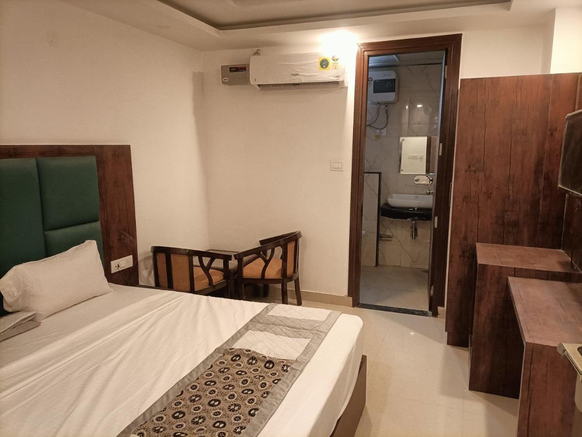 Hotel Tela Suite Plaza Nueva Delhi Exterior foto