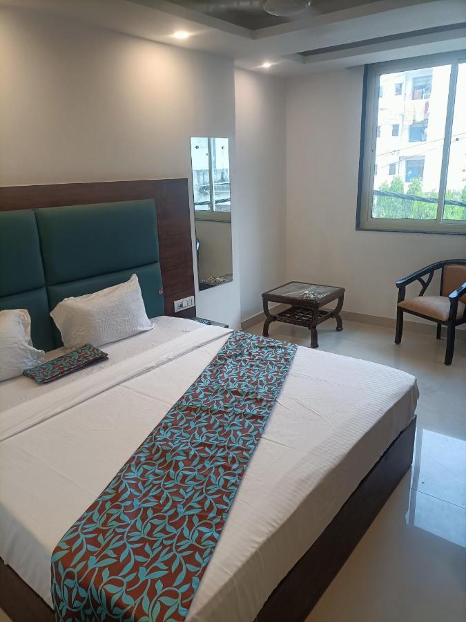 Hotel Tela Suite Plaza Nueva Delhi Exterior foto