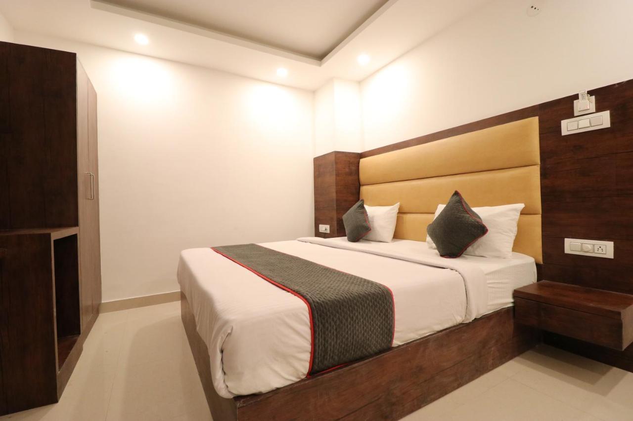 Hotel Tela Suite Plaza Nueva Delhi Exterior foto